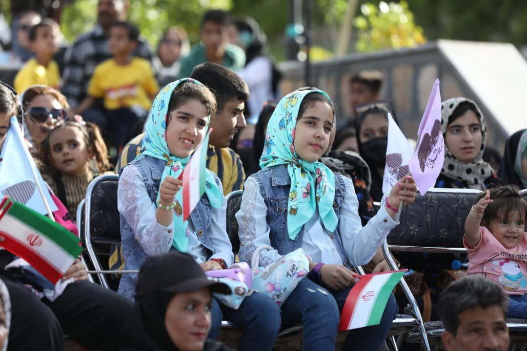 دومین همایش بزرگ دوقلوها و چندقلوهای سیرجانی برگزار شد دومین همایش بزرگ دوقلوها و چندقلوهای سیرجانی برگزار شد