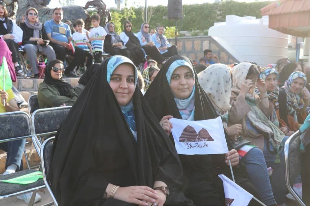 دومین همایش بزرگ دوقلوها و چندقلوهای سیرجانی برگزار شد دومین همایش بزرگ دوقلوها و چندقلوهای سیرجانی برگزار شد