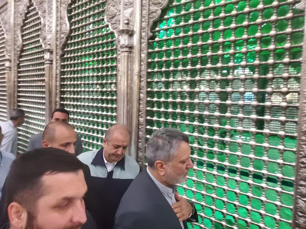 حضور مدیرعامل ذوب آهن اصفهان در آیین تجدید میثاق کارگران با حضرت امام خمینی (ره) حضور مدیرعامل ذوب آهن اصفهان در آیین تجدید میثاق کارگران با حضرت امام خمینی (ره)