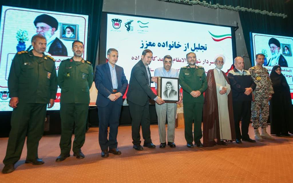 فرهنگ ایثار و شهادت با کار و تولید در ذوب آهن اصفهان عجین شده است فرهنگ ایثار و شهادت با کار و تولید در ذوب آهن اصفهان عجین شده است