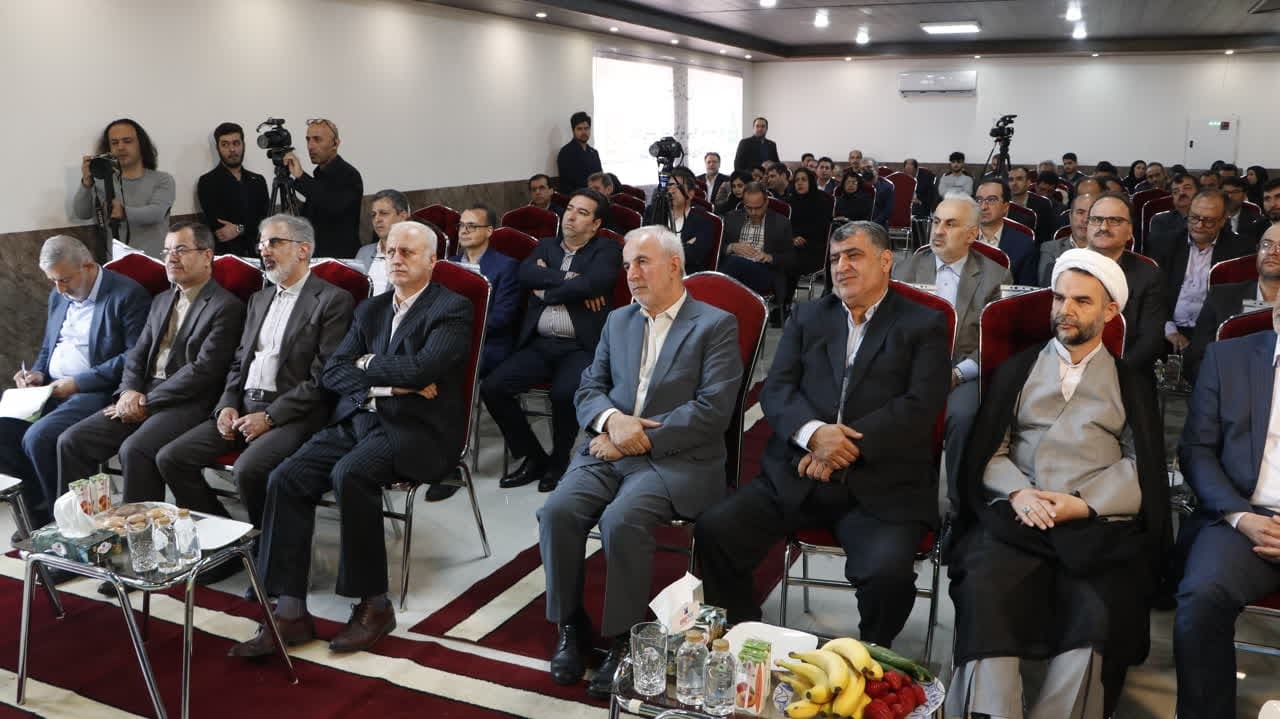 احیای فاز اول صنایع پوشش ایران با هزینه ۶۱ میلیارد تومان احیای فاز اول صنایع پوشش ایران با هزینه ۶۱ میلیارد تومان