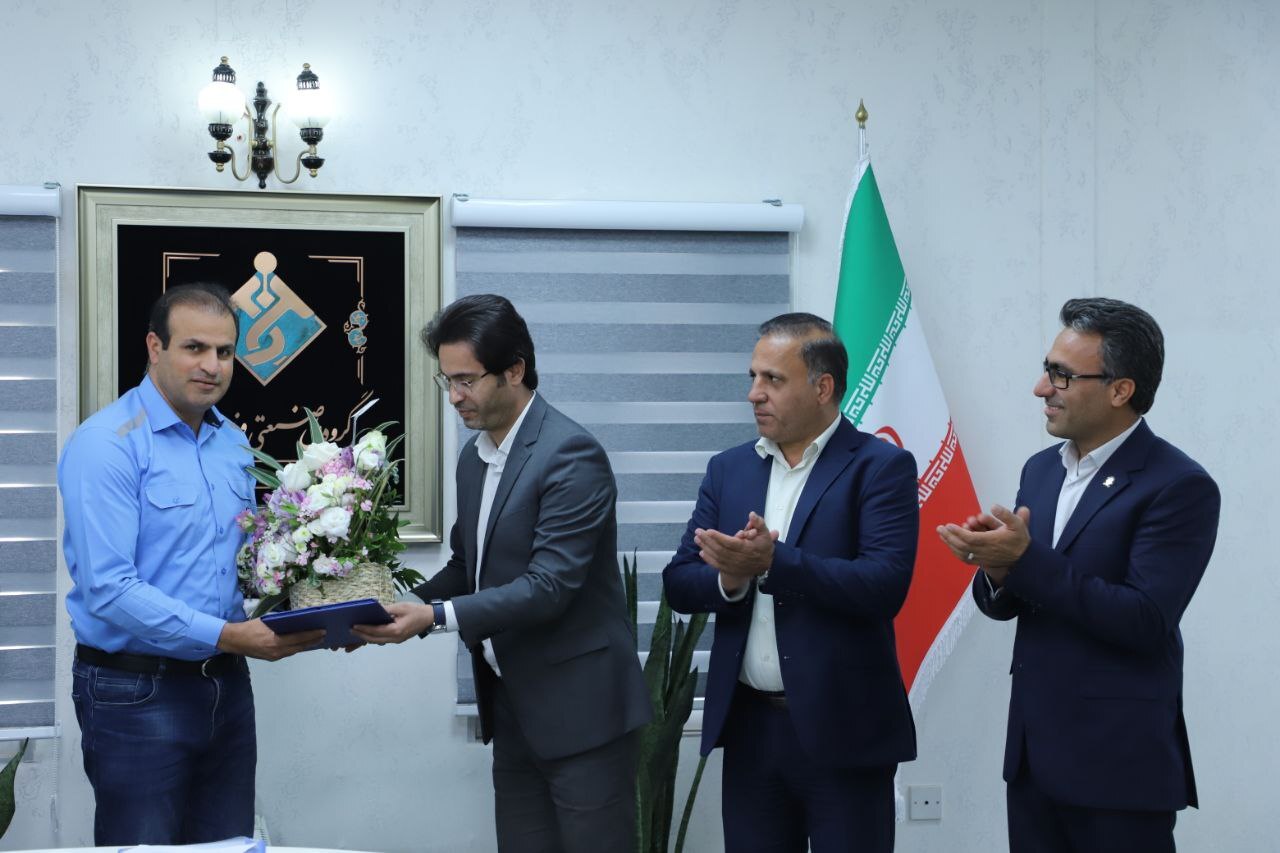 تقدیر از اعضای هیأت مدیره و مدیرعامل باشگاه استقلال خوزستان به جهت صعود به لیگ برتر فوتبال کشور تقدیر از اعضای هیأت مدیره و مدیرعامل باشگاه استقلال خوزستان به جهت صعود به لیگ برتر فوتبال کشور