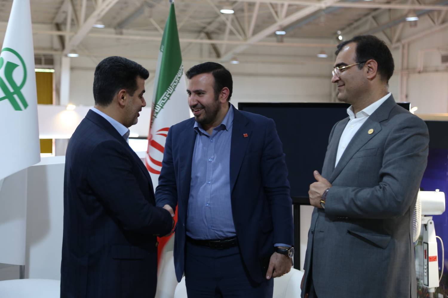 حضور مدیران عامل شرکتهای گروه مالی صبا تأمین و بیمه البرز در غرفه صباانرژی حضور مدیران عامل شرکتهای گروه مالی صبا تأمین و بیمه البرز در غرفه صباانرژی