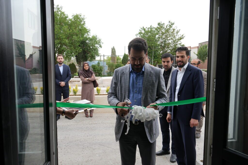 خط تولید کاشی تک پخت شرکت صنایع سرام آرا افتتاح شد خط تولید کاشی تک پخت شرکت صنایع سرام آرا افتتاح شد