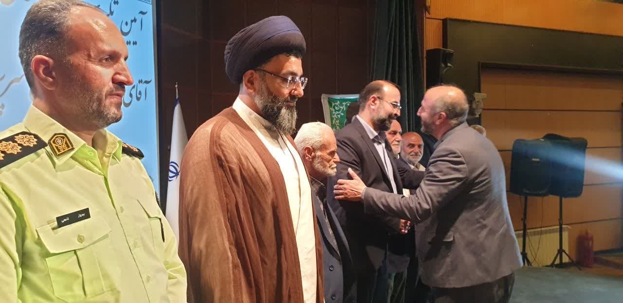 تداوم فعالیت معدنی در آبیک راه تنفس مردم را مسدود میکند / فرماندار جدید مانع فعالیت معدنی شود تداوم فعالیت معدنی در آبیک راه تنفس مردم را مسدود میکند / فرماندار جدید مانع فعالیت معدنی شود