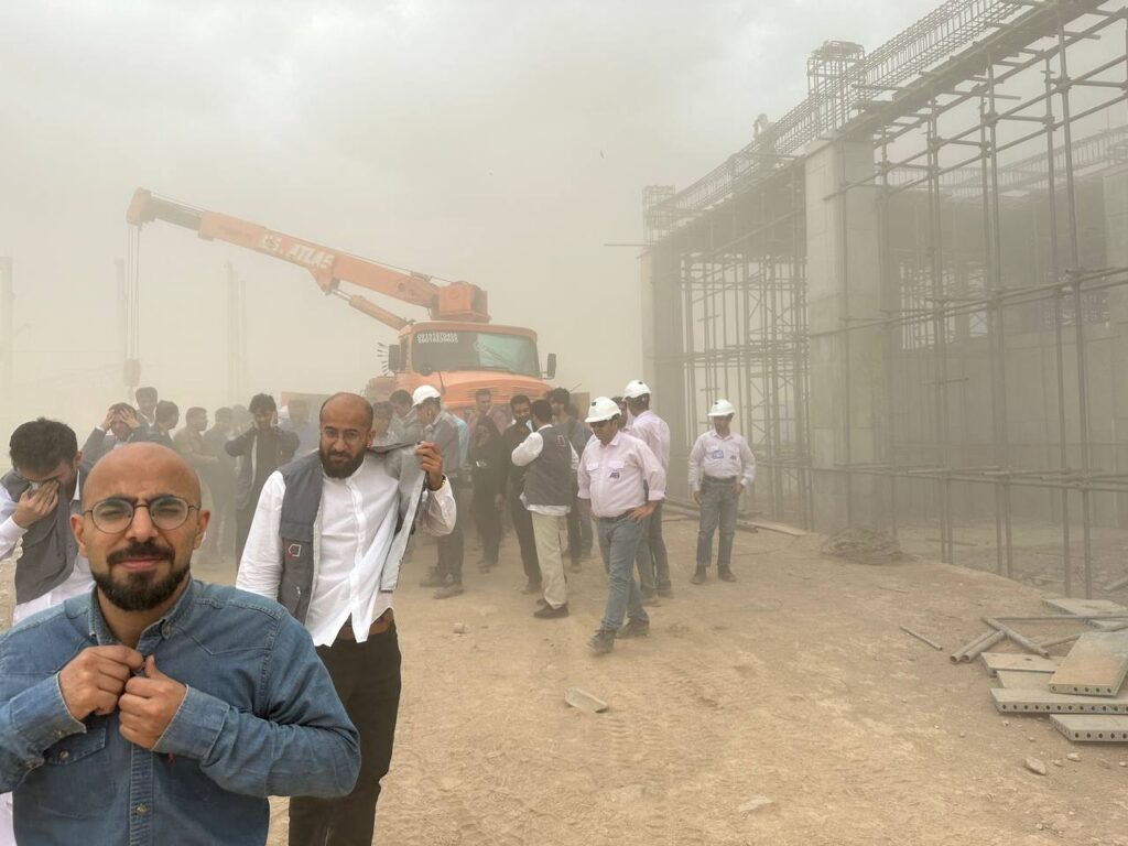 بازدید استاندار سیستان و بلوچستان از محل احداث کارخانه و روند پیشرفت پروژه اکتشافی طلای مادوفتی/ بازدیدی که طوفان شن هم نتوانست مانع آن شود بازدید استاندار سیستان و بلوچستان از محل احداث کارخانه و روند پیشرفت پروژه اکتشافی طلای مادوفتی/ بازدیدی که طوفان شن هم نتوانست مانع آن شود