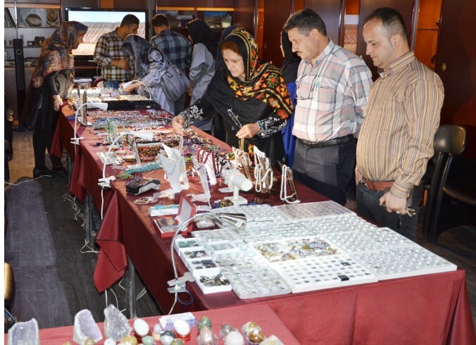 نمایشگاه سنگ و کانی در موزه علومزمین سازمان زمینشناسی و اکتشافات معدنی کشور میزبان علاقهمندان نمایشگاه سنگ و کانی در موزه علومزمین سازمان زمینشناسی و اکتشافات معدنی کشور میزبان علاقهمندان
