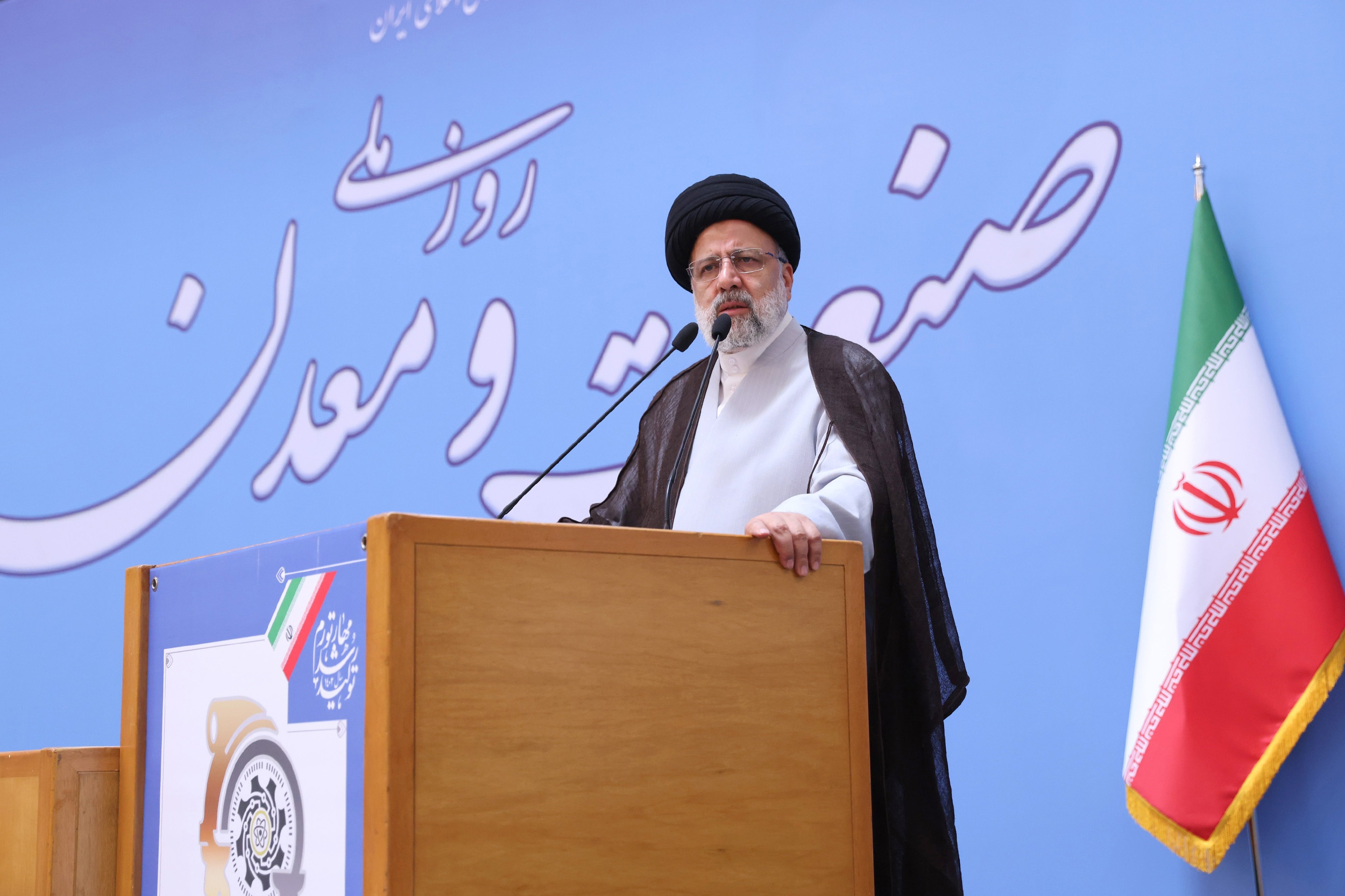 رفتار دولتمردان باید امیدآفرین باشد/ هیچ خط تولیدی نباید متوقف شود/ راهکار عبور از مشکلات اقتصادی مدیریت ظرفیتهای داخلی است/ راهکار رفع مشکلات را در دست و لبخند بیگانگان دنبال نمیکنیم/ پارکهای فناوری و دانش بنیان نقطه قدرت کشور است رفتار دولتمردان باید امیدآفرین باشد/ هیچ خط تولیدی نباید متوقف شود/ راهکار عبور از مشکلات اقتصادی مدیریت ظرفیتهای داخلی است/ راهکار رفع مشکلات را در دست و لبخند بیگانگان دنبال نمیکنیم/ پارکهای فناوری و دانش بنیان نقطه قدرت کشور است