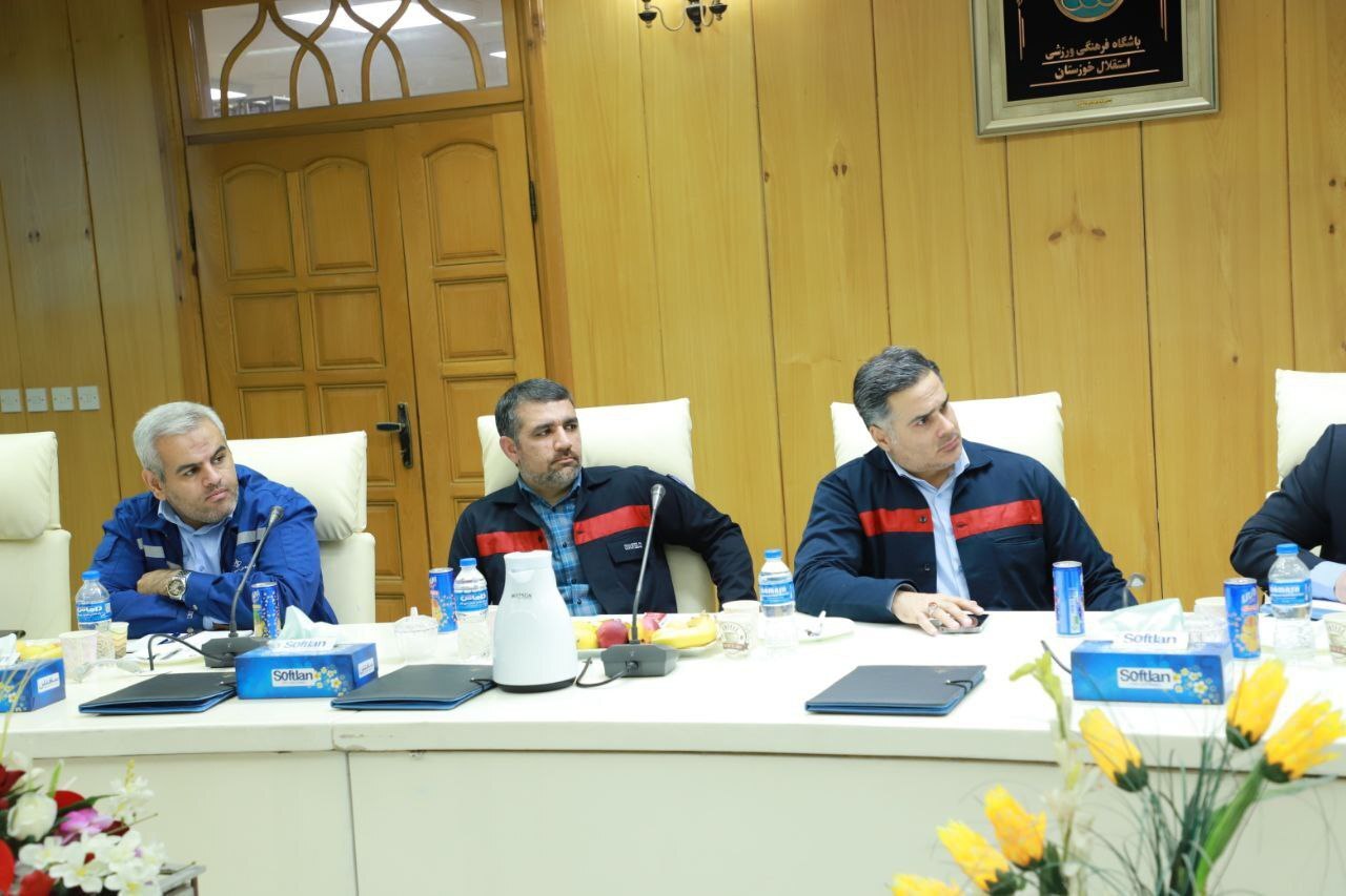 اولین جلسه هم اندیشی مدیران شرکت‌های فولادی استان خوزستان در گروه ملی صنعتی فولاد ایران برگزار شد