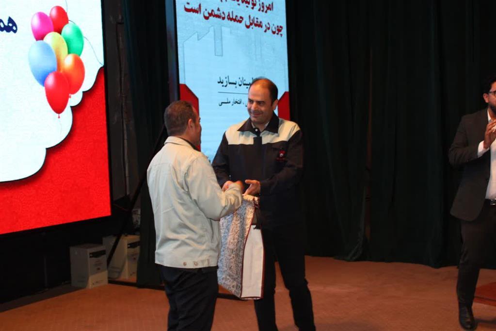 برگزاری دوازدهمین برنامــه بازدید خانوادههای کارکنان از خط تولید ذوب آهن اصفهان برگزاری دوازدهمین برنامــه بازدید خانوادههای کارکنان از خط تولید ذوب آهن اصفهان