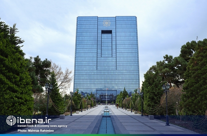 ساماندهی بازار ارز با اقدامات بانک مرکزی/ روند کاهشی قیمت دلار ادامه دارد؟