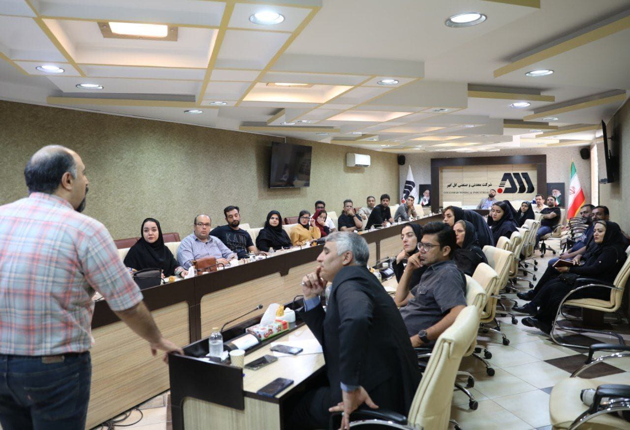 کارگاه آموزشی روزنامهنگاری چندرسانهای در سیرجان برگزار شد کارگاه آموزشی روزنامهنگاری چندرسانهای در سیرجان برگزار شد