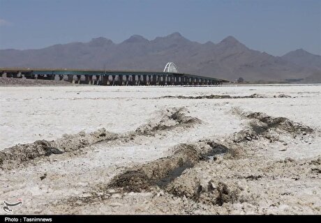 دریاچه ارومیه وضعیت مناسبی ندارد/ از مردم برای احیای دریاچه کمک می‌خواهیم