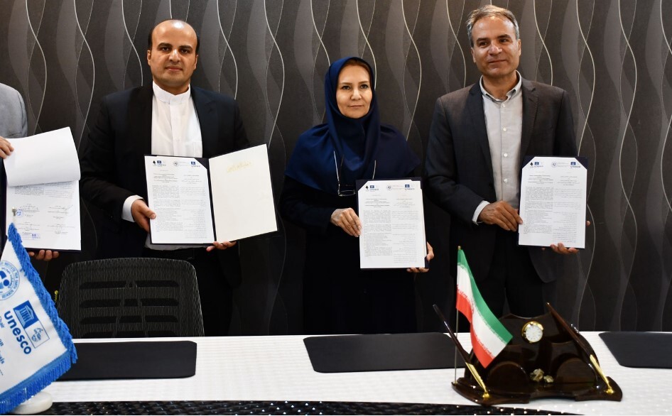 تفاهم‌نامه همکاری ژئوپارک جهانی قشم، کرسی یونسکو در مخاطرات زمین‌شناسی ساحلی و پژوهشکده علوم زمین به امضا رسید