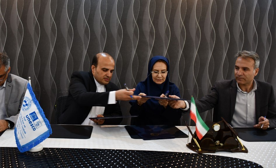تفاهم‌نامه همکاری ژئوپارک جهانی قشم، کرسی یونسکو در مخاطرات زمین‌شناسی ساحلی و پژوهشکده علوم زمین به امضا رسید