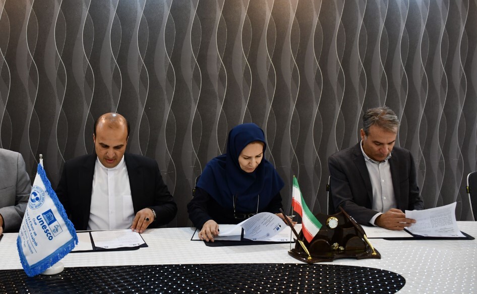 تفاهم‌نامه همکاری ژئوپارک جهانی قشم، کرسی یونسکو در مخاطرات زمین‌شناسی ساحلی و پژوهشکده علوم زمین به امضا رسید