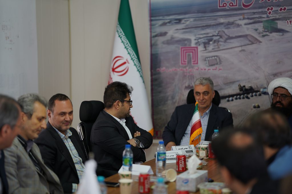 بازدید مدیرعامل «ومعادن» از پروژه احیا مستقیم فولاد اقلید بازدید مدیرعامل «ومعادن» از پروژه احیا مستقیم فولاد اقلید