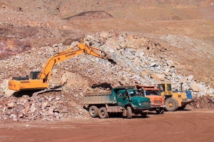 معدن رسماً فروپاشید