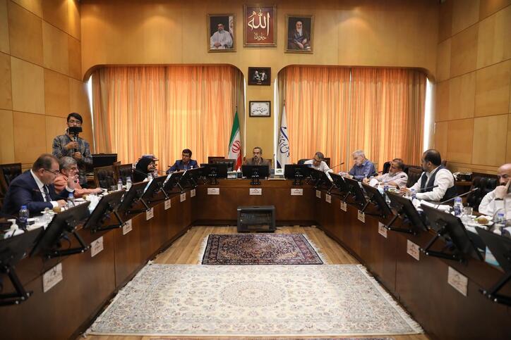 برگزاری نشست بررسی مطالبات بخش خصوصی در صنعت برق با حضور روح الله ایزدخواه در کمیسیون صنایع
