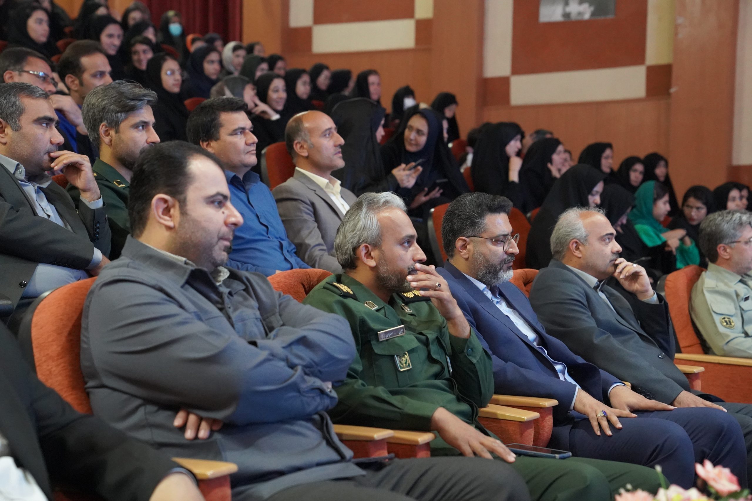 آیین تجلیل از پذیرفته شدگان کنکور سراسری در خواف برگزار شد آیین تجلیل از پذیرفته شدگان کنکور سراسری در خواف برگزار شد