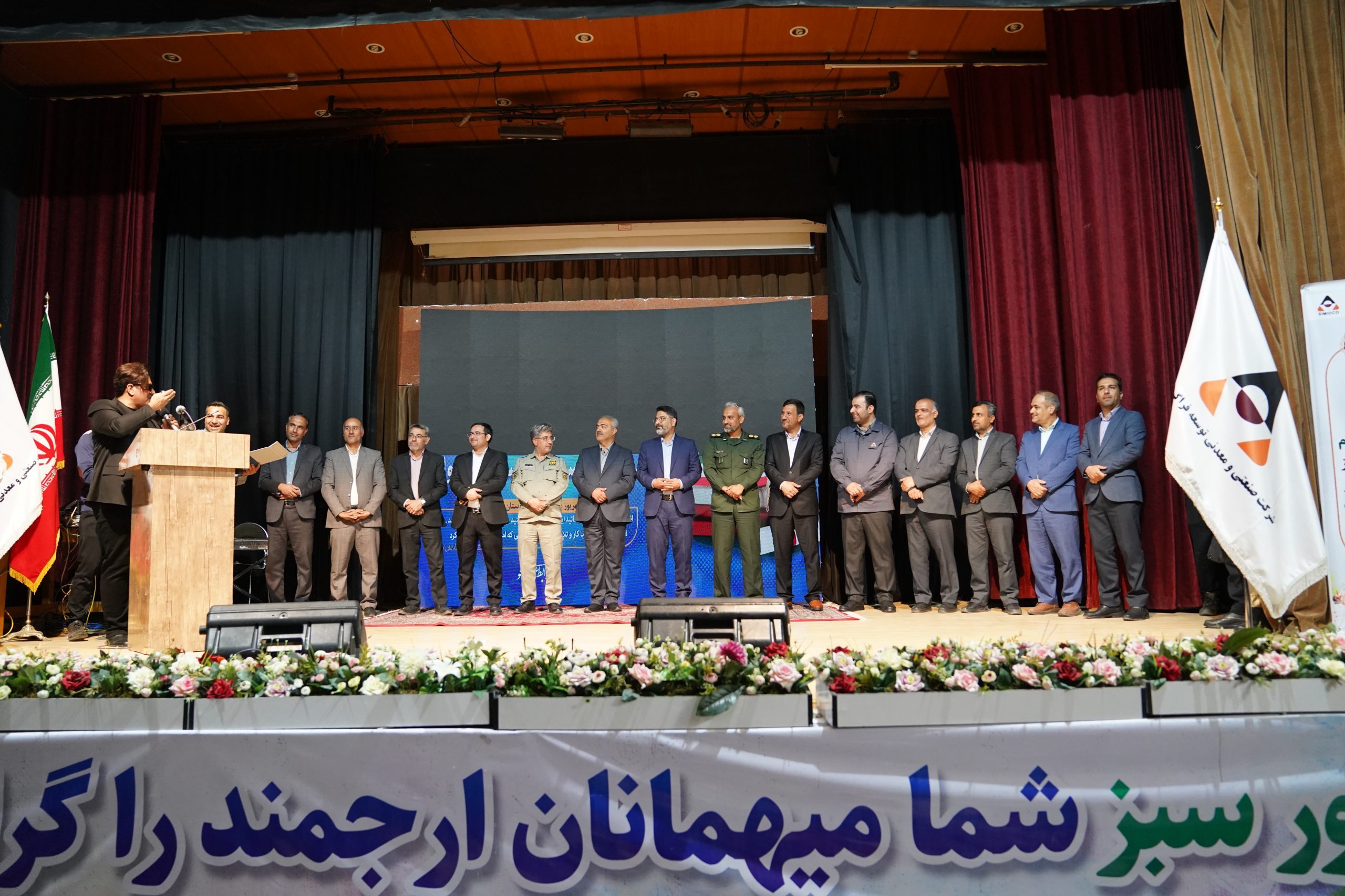 آیین تجلیل از پذیرفته شدگان کنکور سراسری در خواف برگزار شد آیین تجلیل از پذیرفته شدگان کنکور سراسری در خواف برگزار شد