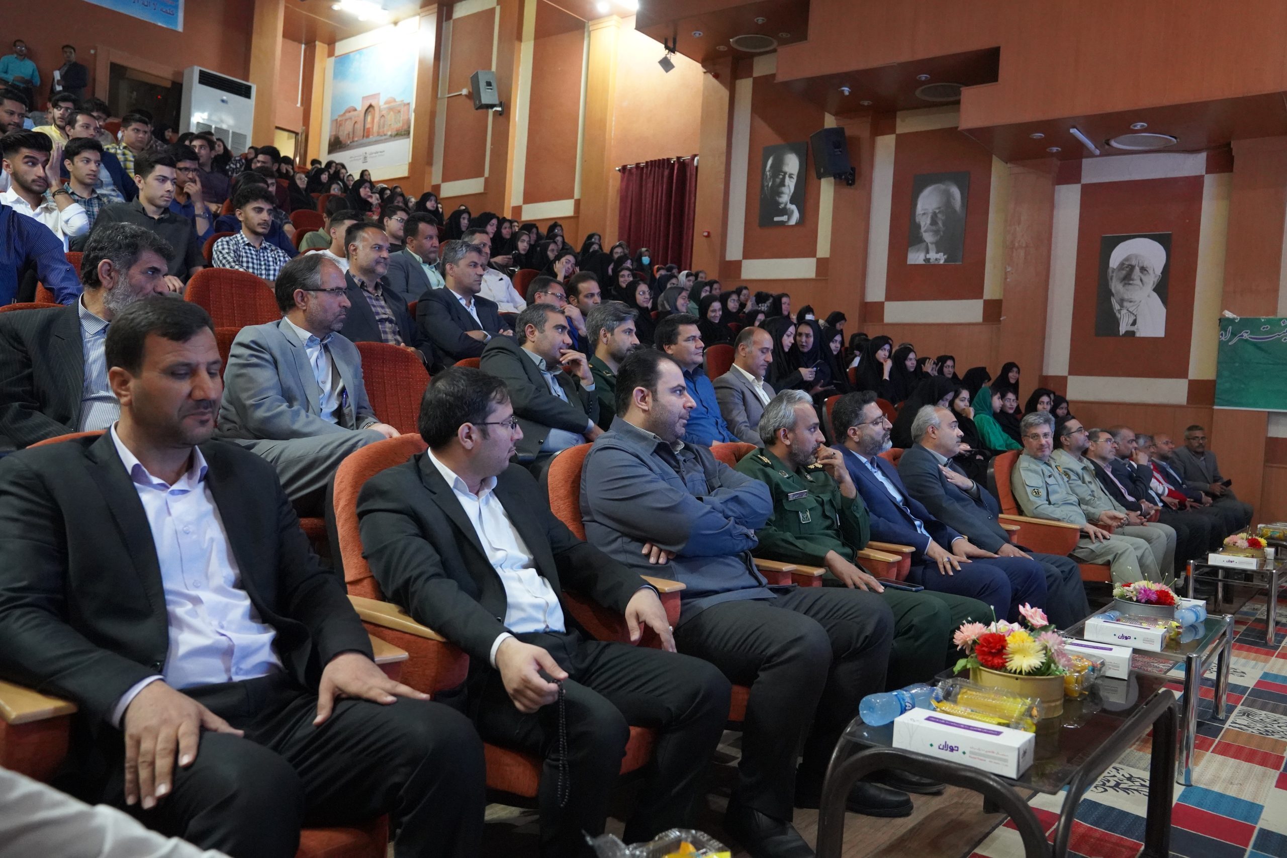 آیین تجلیل از پذیرفته شدگان کنکور سراسری در خواف برگزار شد آیین تجلیل از پذیرفته شدگان کنکور سراسری در خواف برگزار شد