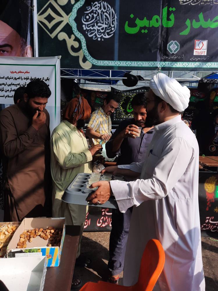 بازدید فرمانده انتظامی استان سیستان و بلوچستان از موکب هلدینگ صدر تامین در نقطه صفر مرزی میرجاوه بازدید فرمانده انتظامی استان سیستان و بلوچستان از موکب هلدینگ صدر تامین در نقطه صفر مرزی میرجاوه