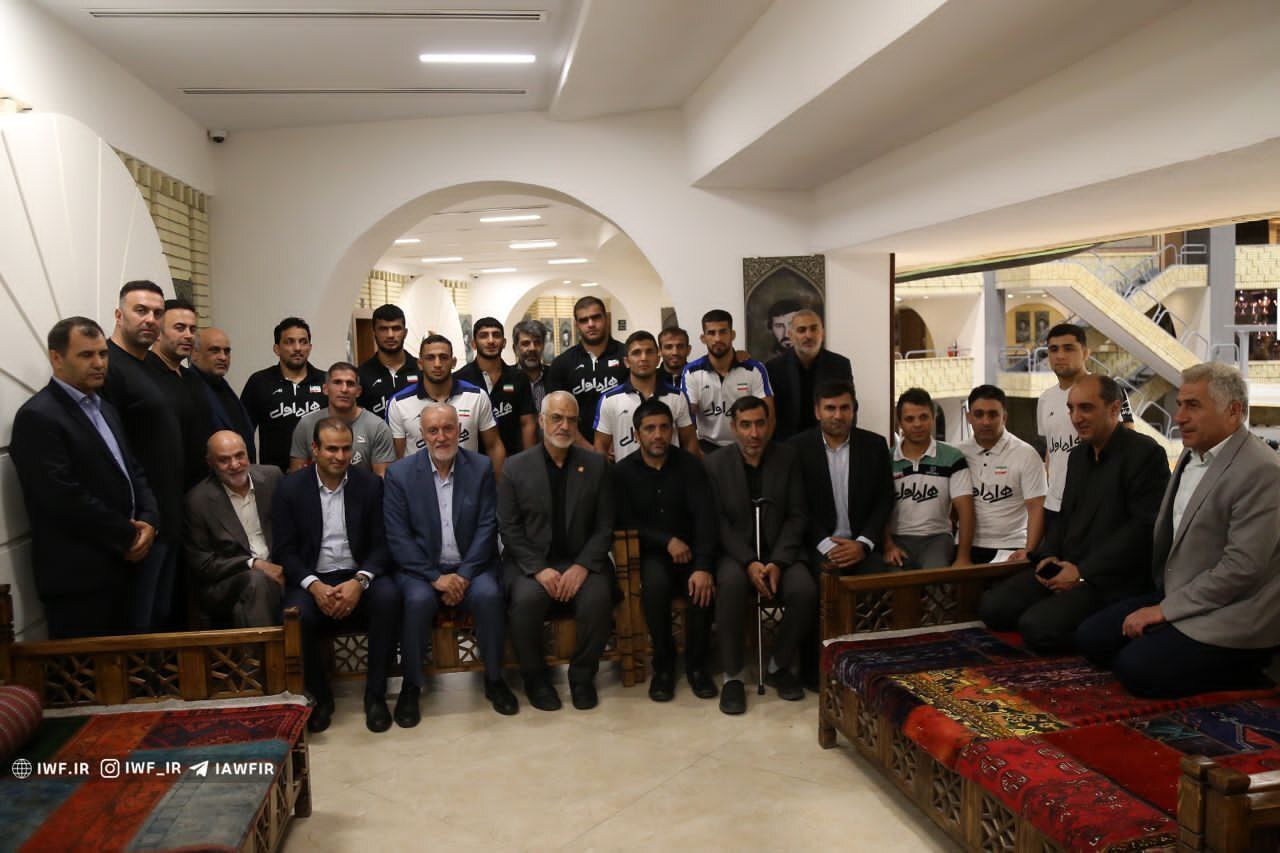دیدار استاندار خوزستان و مدیرعامل گروه ملی صنعتی فولاد ایران با ملی پوشان کشتی فرنگی اعزامی به مسابقات جهانی بلگراد ۲۰۲۳ دیدار استاندار خوزستان و مدیرعامل گروه ملی صنعتی فولاد ایران با ملی پوشان کشتی فرنگی اعزامی به مسابقات جهانی بلگراد ۲۰۲۳