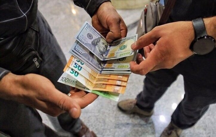 خرید دلار در این شرایط عاقلانه است؟