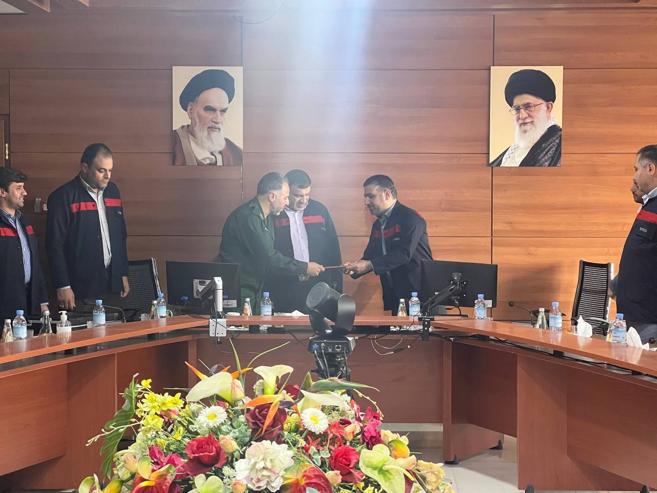مراسم تکریم و معارفه فرمانده پایگاه بسیج فولاد اکسین خوزستان/ مهندس محمدی: ضرورت ترویج تفکر و فرهنگ بسیجی/ رشد تولید فولاد اکسین با تفکر بسیجی و انقلابی و روحیه جهادی حاصل شد مراسم تکریم و معارفه فرمانده پایگاه بسیج فولاد اکسین خوزستان/ مهندس محمدی: ضرورت ترویج تفکر و فرهنگ بسیجی/ رشد تولید فولاد اکسین با تفکر بسیجی و انقلابی و روحیه جهادی حاصل شد