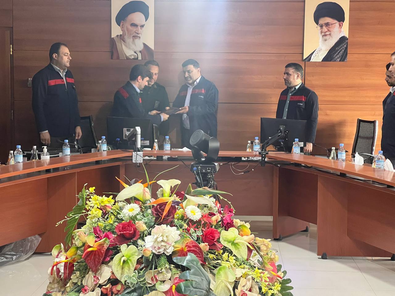 مراسم تکریم و معارفه فرمانده پایگاه بسیج فولاد اکسین خوزستان/ مهندس محمدی: ضرورت ترویج تفکر و فرهنگ بسیجی/ رشد تولید فولاد اکسین با تفکر بسیجی و انقلابی و روحیه جهادی حاصل شد مراسم تکریم و معارفه فرمانده پایگاه بسیج فولاد اکسین خوزستان/ مهندس محمدی: ضرورت ترویج تفکر و فرهنگ بسیجی/ رشد تولید فولاد اکسین با تفکر بسیجی و انقلابی و روحیه جهادی حاصل شد