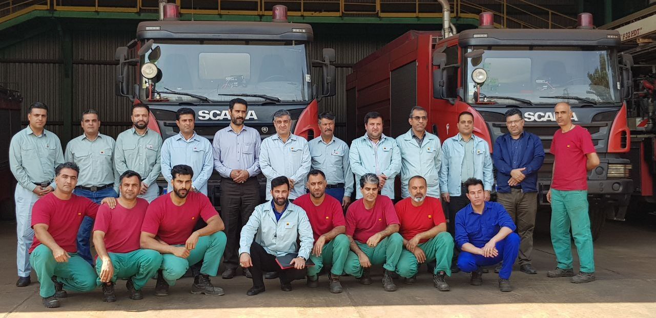 معاون منابع انسانی و امور اجتماعی با کارکنان آتش نشان شرکت فولاد خوزستان دیدار نمود معاون منابع انسانی و امور اجتماعی با کارکنان آتش نشان شرکت فولاد خوزستان دیدار نمود