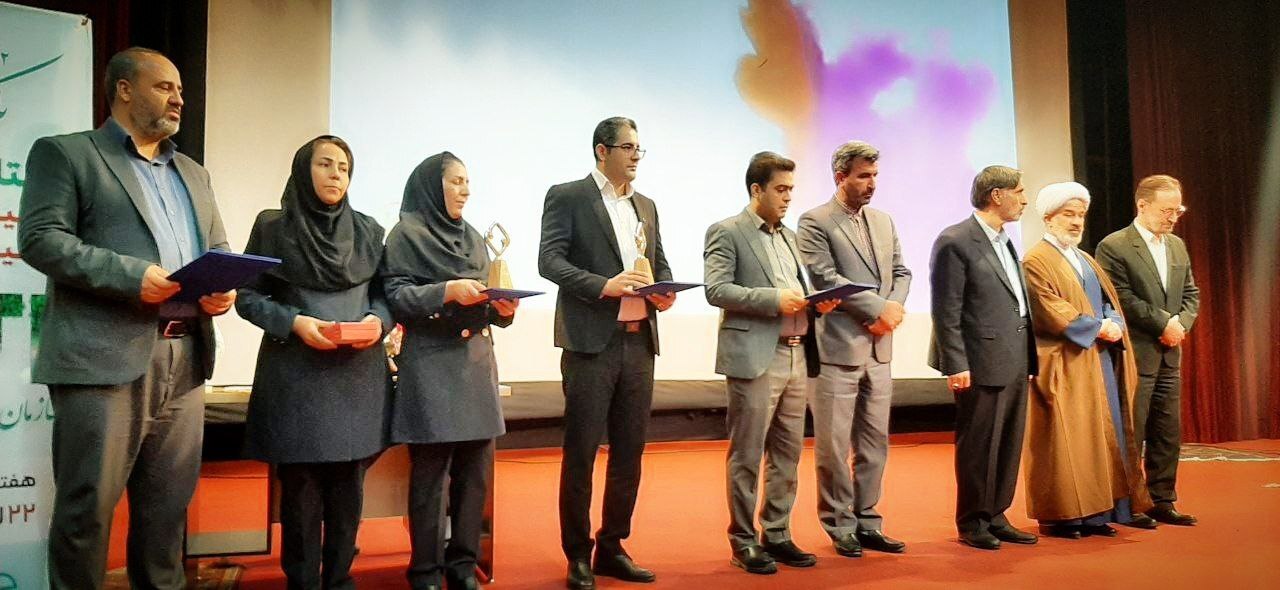 نشان مدیر کنترل کیفیت نمونه خراسان شمالی به آلومینای ایران رسید نشان مدیر کنترل کیفیت نمونه خراسان شمالی به آلومینای ایران رسید