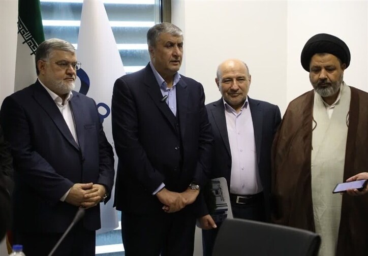 توسعه اقتصادی کشور را با محوریت معادن و صنایع دنبال می‌کنیم