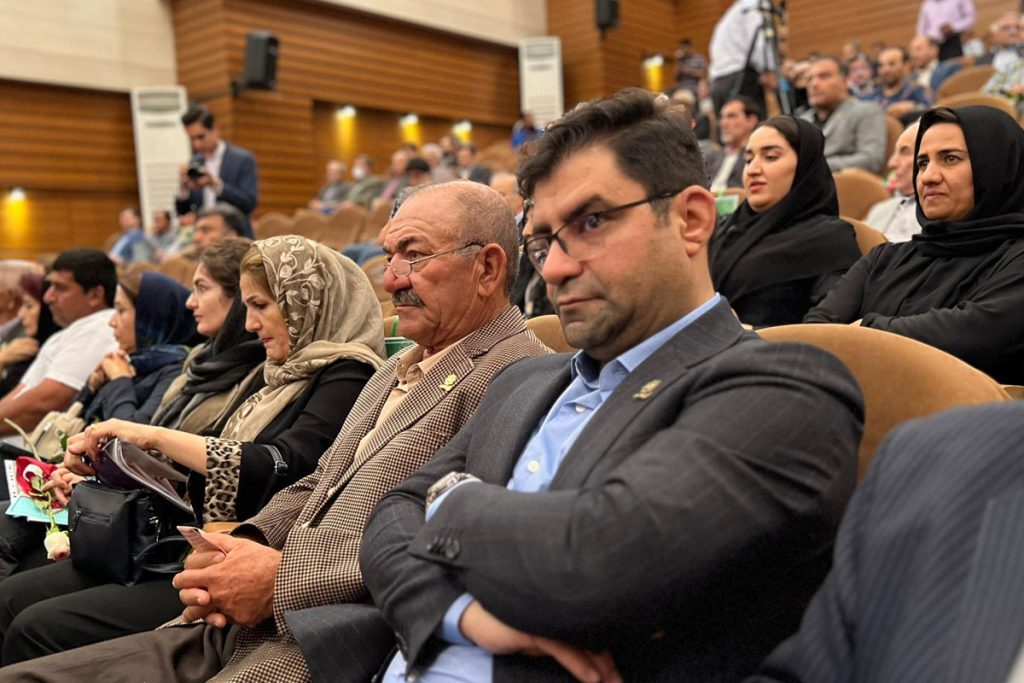 مهندس شریفی مدیرعامل فولاد اقلید بهعنوان خیر سلامت استان فارس مورد تجلیل قرار گرفت مهندس شریفی مدیرعامل فولاد اقلید بهعنوان خیر سلامت استان فارس مورد تجلیل قرار گرفت