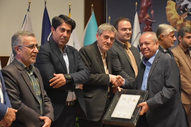 تجلیل از صنعتگران و معدن کاران نمونه فارس