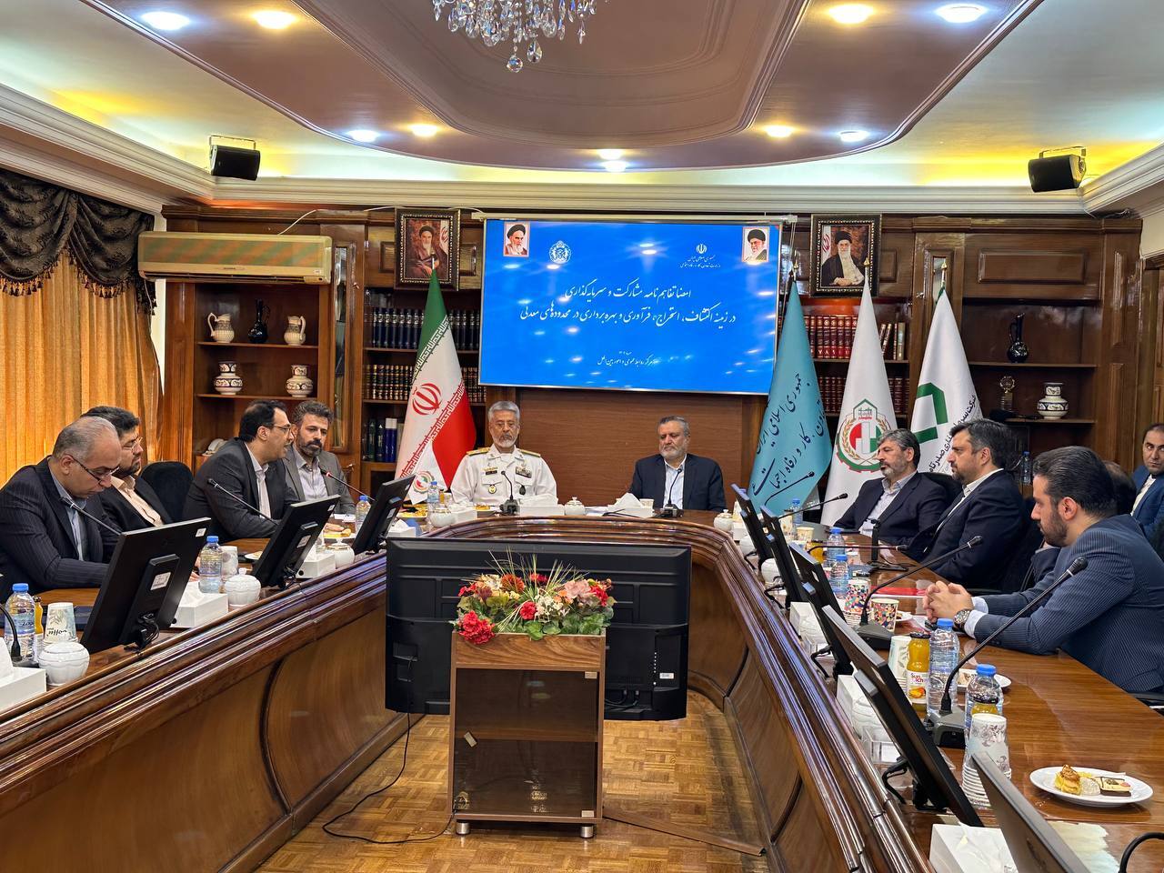 تفاهمنامه شرکت سرمایهگذاری صدرتامین و سازمان اقتصاد مقاومتی ارتش/ ایران بر روی کمربند طلا قرار گرفته است تفاهمنامه شرکت سرمایهگذاری صدرتامین و سازمان اقتصاد مقاومتی ارتش/ ایران بر روی کمربند طلا قرار گرفته است