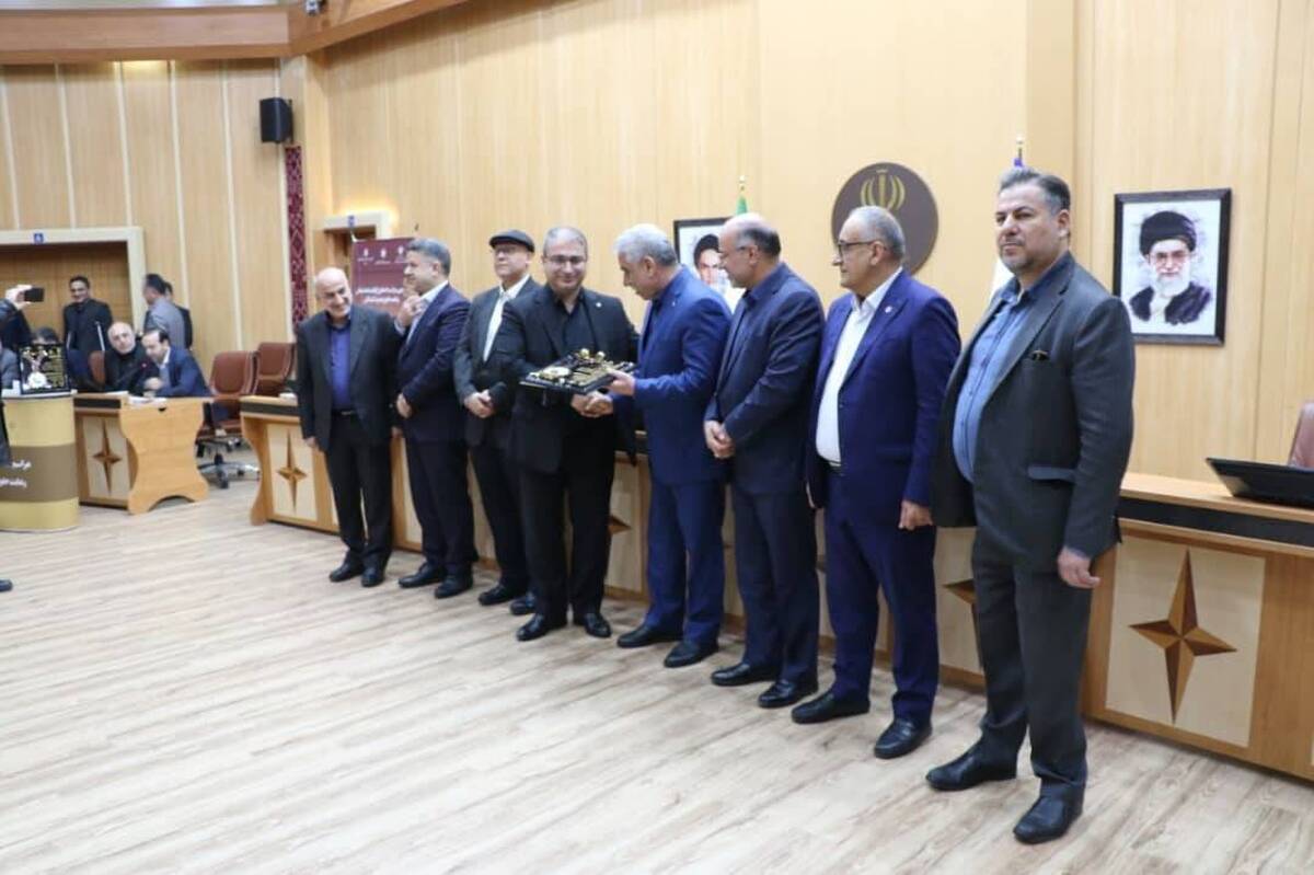 کسب تندیس واحد برتر رعایت حقوق مصرف‌کننده استان گیلان توسط سیمان خزر