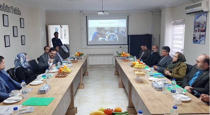 بازدید کارشناسان بخش آنالیز مواد معدنی شرکت روسی Rosgeo از شرکت مطالعات مواد معدنی زرآزما