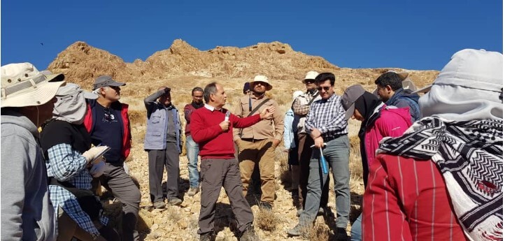 برگزاری کارگاه آموزشی صحرایی تهیه نقشههای زمینشناسی در راستای طرح تحول زمینشناسی و اکتشاف ذخایر معدنی در استان یزد برگزاری کارگاه آموزشی صحرایی تهیه نقشههای زمینشناسی در راستای طرح تحول زمینشناسی و اکتشاف ذخایر معدنی در استان یزد