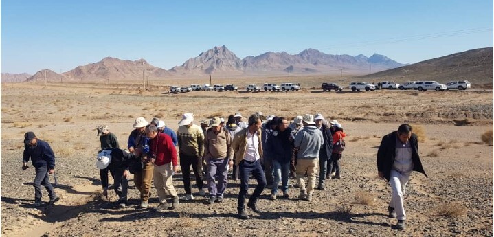 برگزاری کارگاه آموزشی صحرایی تهیه نقشههای زمینشناسی در راستای طرح تحول زمینشناسی و اکتشاف ذخایر معدنی در استان یزد برگزاری کارگاه آموزشی صحرایی تهیه نقشههای زمینشناسی در راستای طرح تحول زمینشناسی و اکتشاف ذخایر معدنی در استان یزد