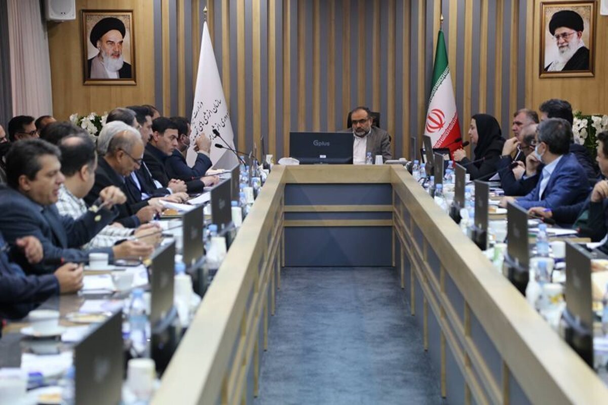 ضرورت ساخت ۴۵۰۰ مگاوات نیروگاه خورشیدی طی ۷ ماه/ حمایت همه جانبه دولت از بخش خصوصی برای تولید انرژی تجدیدپذیر