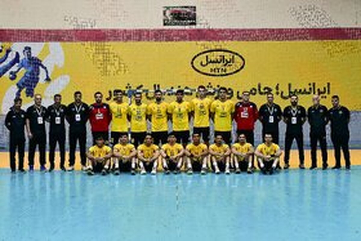 ادای احترام بازیکنان تیم هندبال فولاد مبارکه سپاهان به خبرنگاران فقید