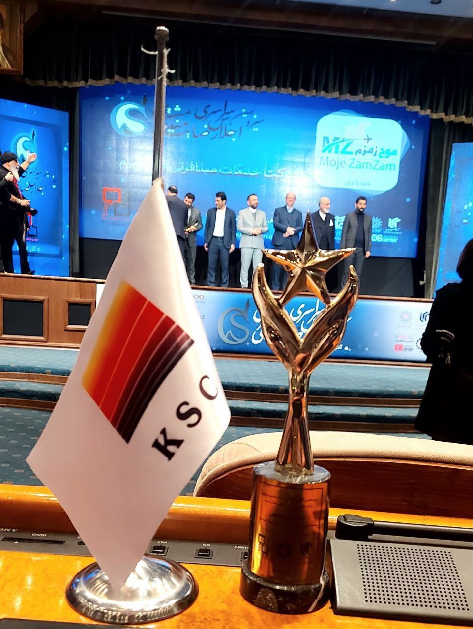 تندیس ملی رضایتمندی مشتری به فولاد خوزستان تعلق گرفت تندیس ملی رضایتمندی مشتری به فولاد خوزستان تعلق گرفت