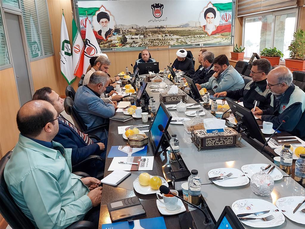 ذوب آهن اصفهان ریل پیشرفت ایران را میسازد ذوب آهن اصفهان ریل پیشرفت ایران را میسازد