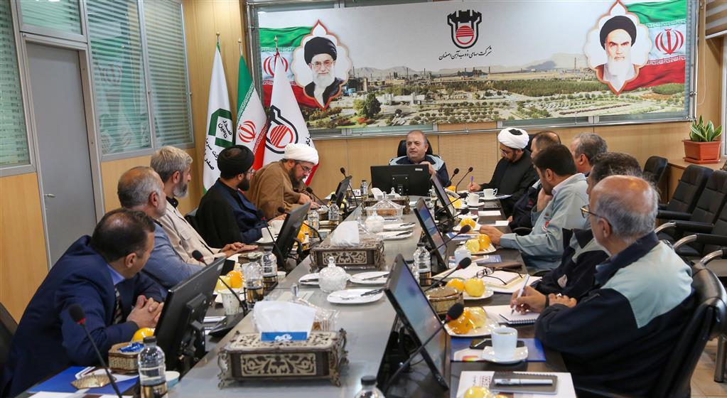 ذوب آهن اصفهان ریل پیشرفت ایران را میسازد ذوب آهن اصفهان ریل پیشرفت ایران را میسازد