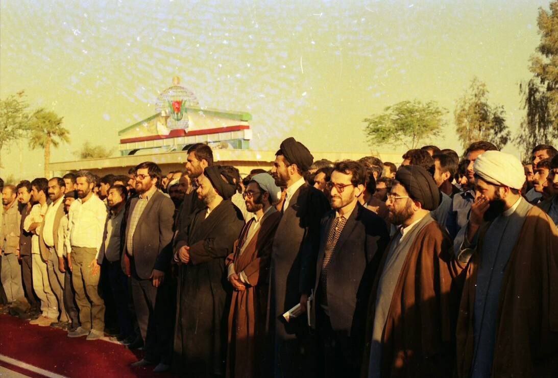 ۱۲ فروردین؛ یک رفراندوم تاریخی و یک افتتاح شکوهمند ۱۲ فروردین؛ یک رفراندوم تاریخی و یک افتتاح شکوهمند