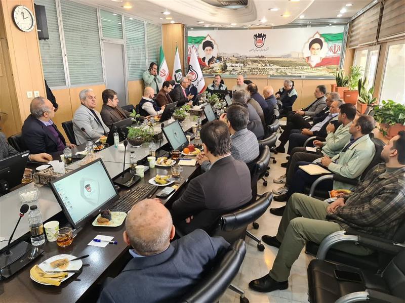 نشست اعضای اتاق بازرگانی اصفهان و اتاق ایران با مدیرعامل ذوب آهن اصفهان نشست اعضای اتاق بازرگانی اصفهان و اتاق ایران با مدیرعامل ذوب آهن اصفهان