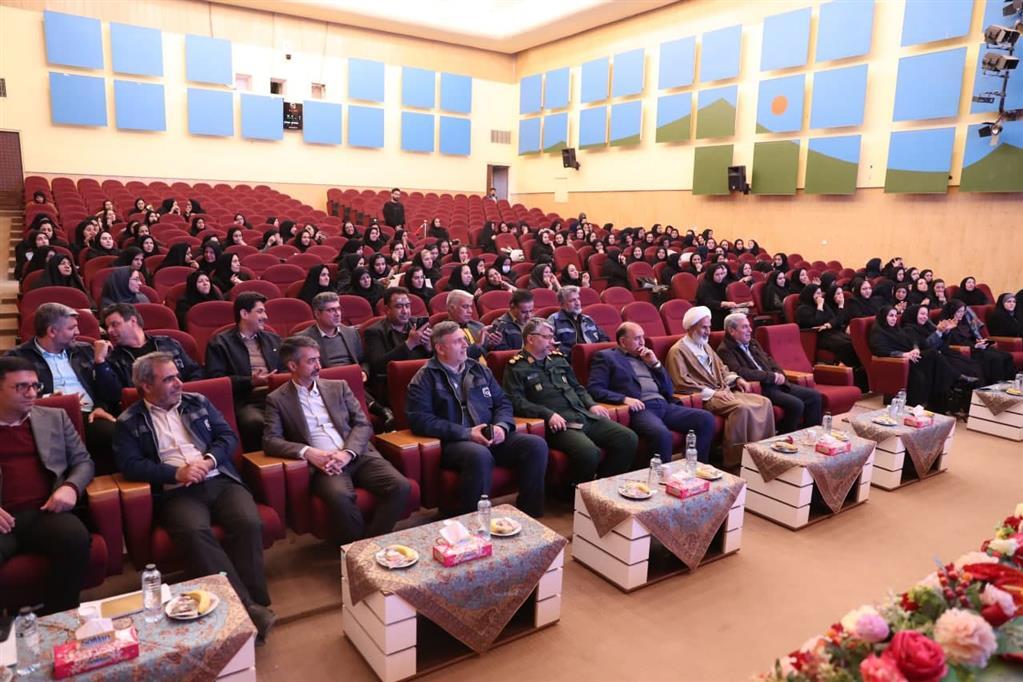 عسکری مدیرعامل شرکت سنگ آهن مرکزی: با مدیریت کارآمد تا چهل سال آینده دغدغه خوراک نداریم عسکری مدیرعامل شرکت سنگ آهن مرکزی: با مدیریت کارآمد تا چهل سال آینده دغدغه خوراک نداریم