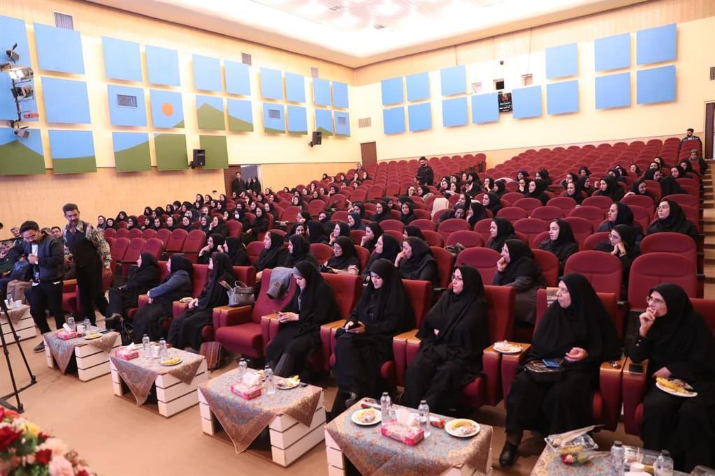 عسکری مدیرعامل شرکت سنگ آهن مرکزی: با مدیریت کارآمد تا چهل سال آینده دغدغه خوراک نداریم عسکری مدیرعامل شرکت سنگ آهن مرکزی: با مدیریت کارآمد تا چهل سال آینده دغدغه خوراک نداریم